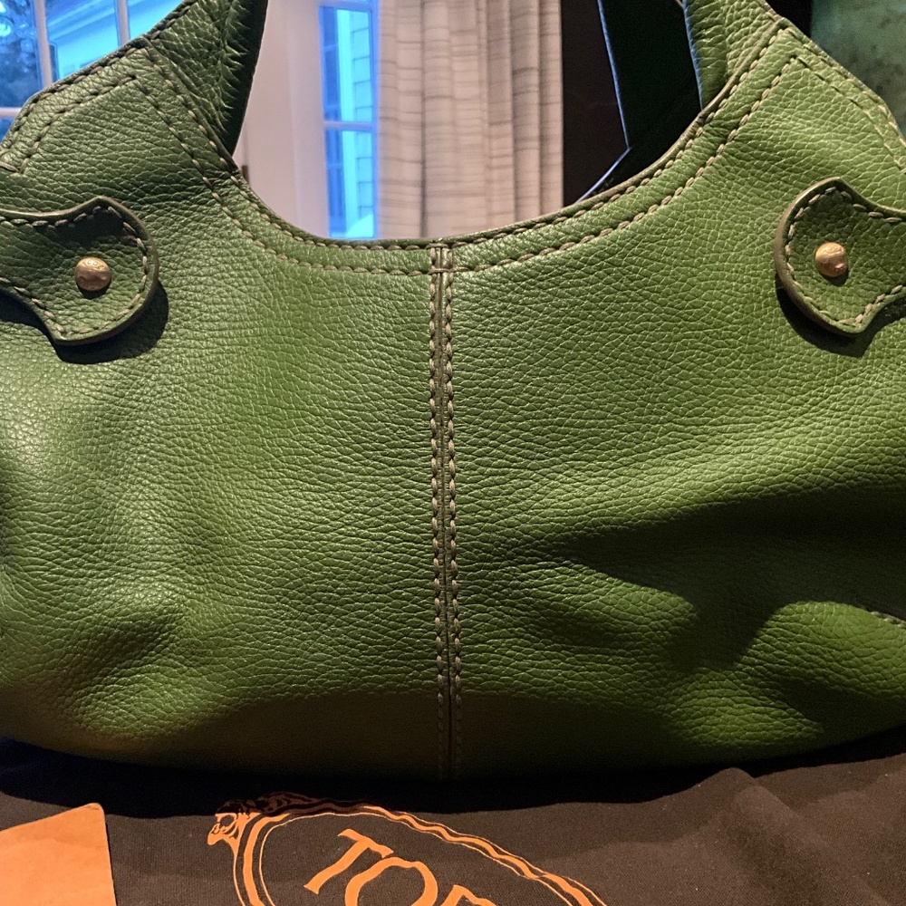 TOD’S spring green leather hand bag with gold capsules, three compartments - Picture 3 of 9